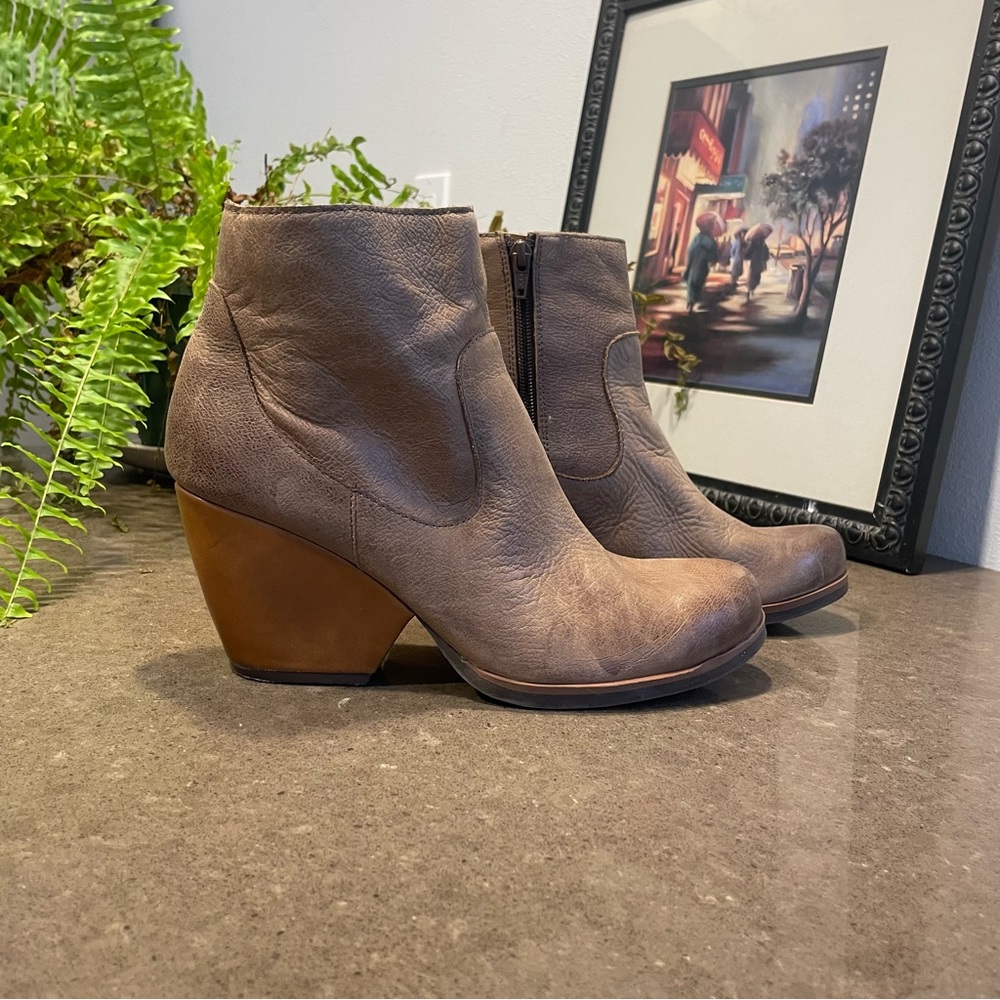Kork Ease tan leather heeled booties